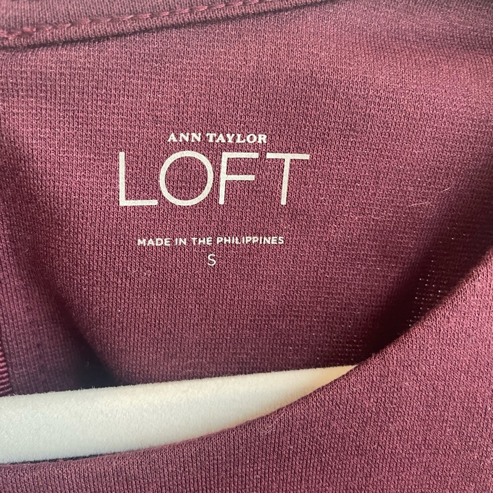 LOFT Plum Peplum Top size Small - Picture 3 of 5